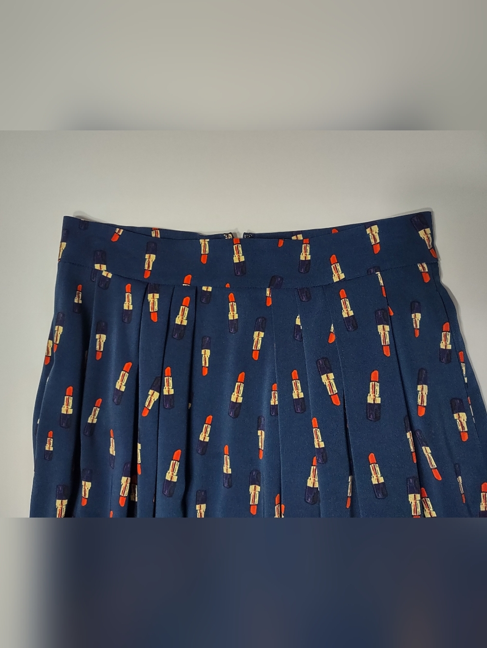 Eva Mendes Lipstick Motif Print Pleated Skirt (Size 4) - Picture 5 of 7